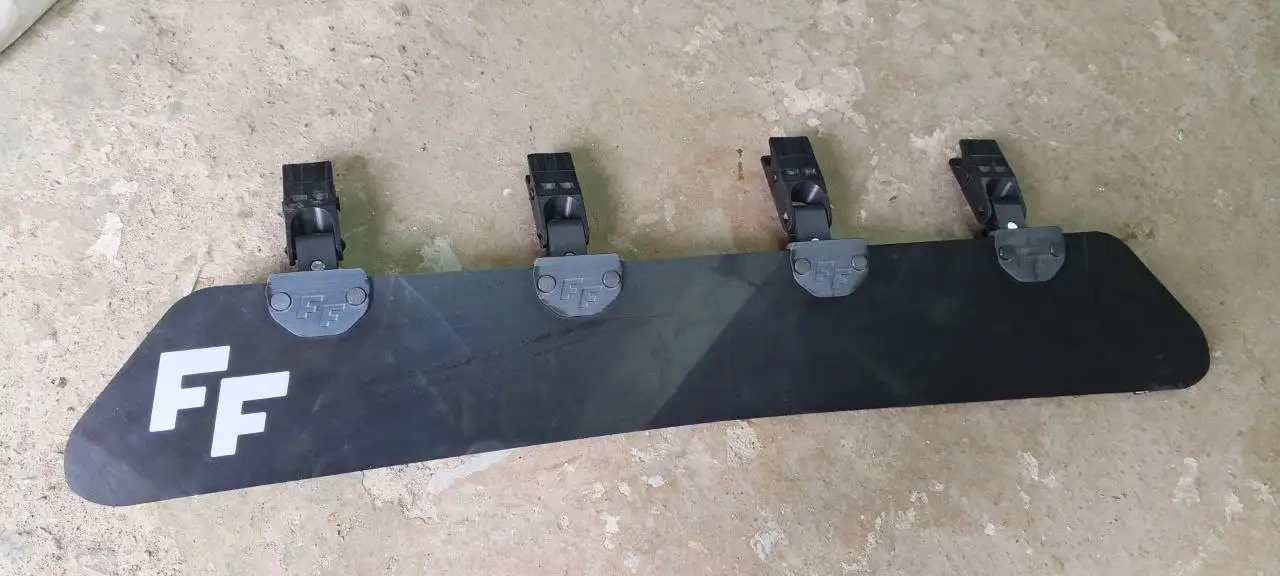 Продам фейринг (спойлер) для рейлингов на крышу авто - Запчасти (Авто) в Хабаровск