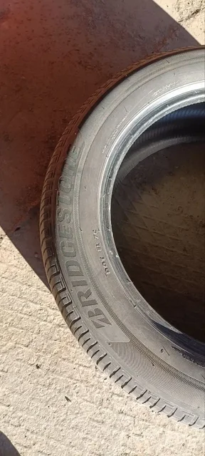 Продам зимнюю резину Bridgestone 235/55R18 - Иномарки в Хабаровск