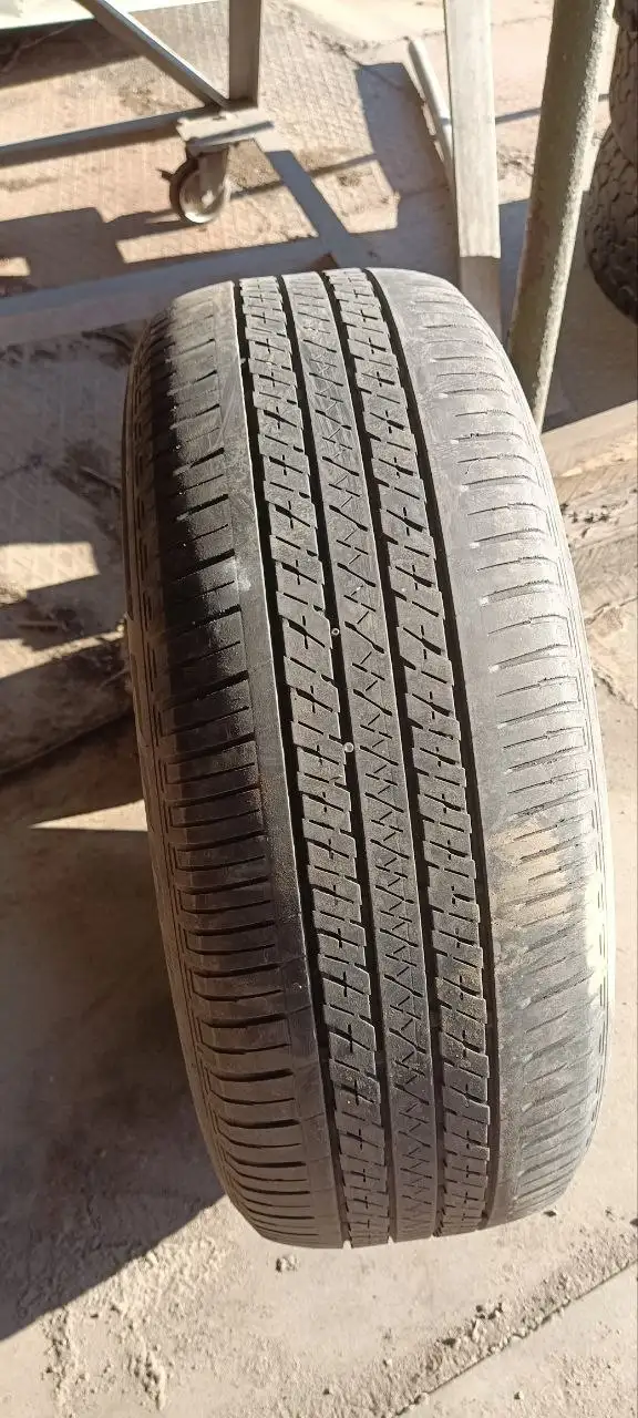 Продам зимнюю резину Bridgestone 235/55R18 - Шины и диски (Авто) в Хабаровск