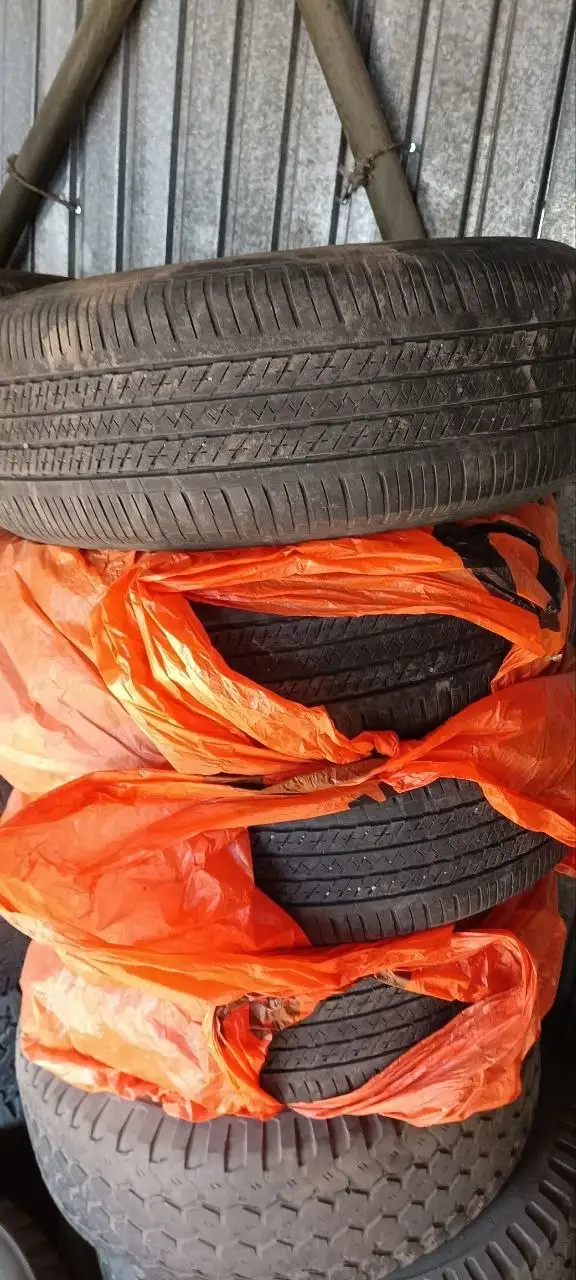 Продам зимнюю резину Bridgestone 235/55R18 - Шины и диски (Авто) в Хабаровск