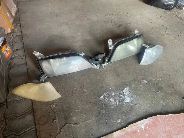 Продам фары Карина 211 - Крепежные элементы в Хабаровск