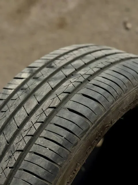 Продам комплект резины 225/40/18 - Автоэлектроника в Хабаровск