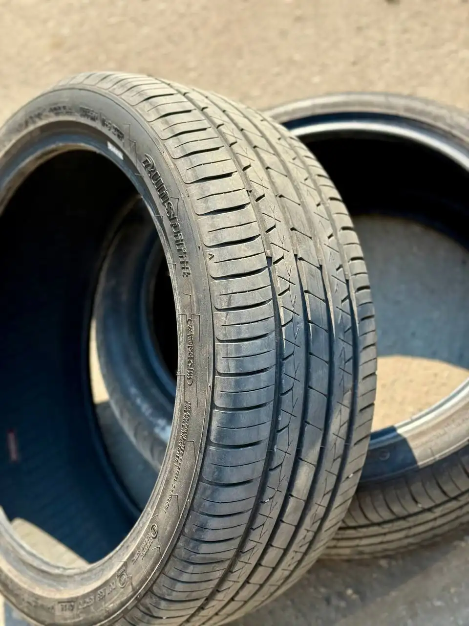 Продам комплект резины 225/40/18 - Шины и диски (Авто) в Хабаровск