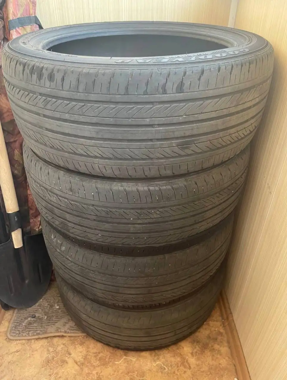 Продам летнюю резину Goodyear Eagle 215/45/17 - Шины и диски (Авто) в Хабаровск