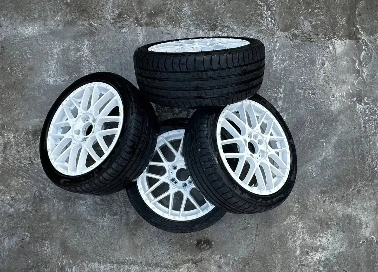 Продам резину 215/45/17 2023 года - Шины и диски (Авто) в Хабаровск