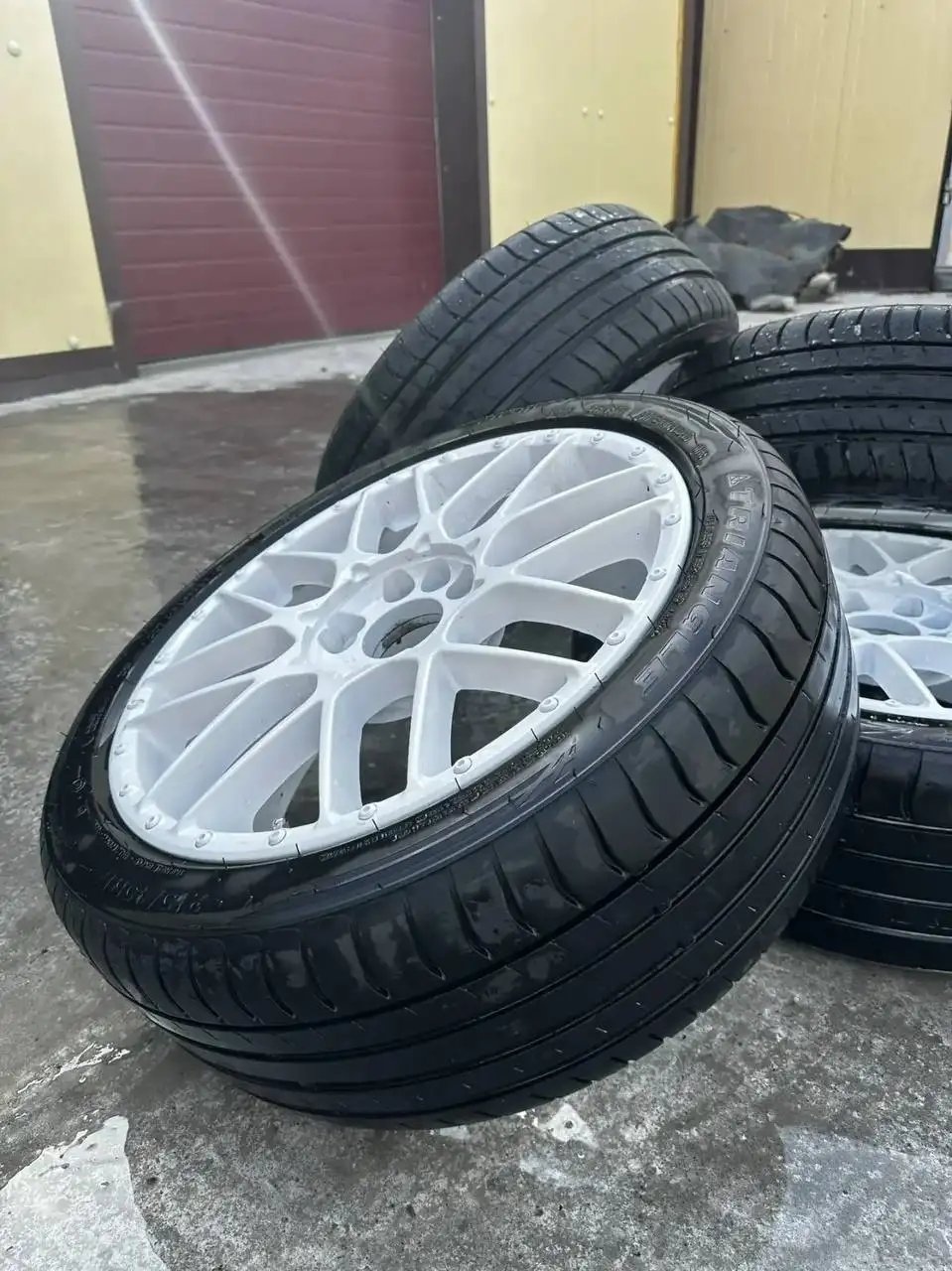 Продам резину 215/45/17 2023 года - Шины и диски (Авто) в Хабаровск