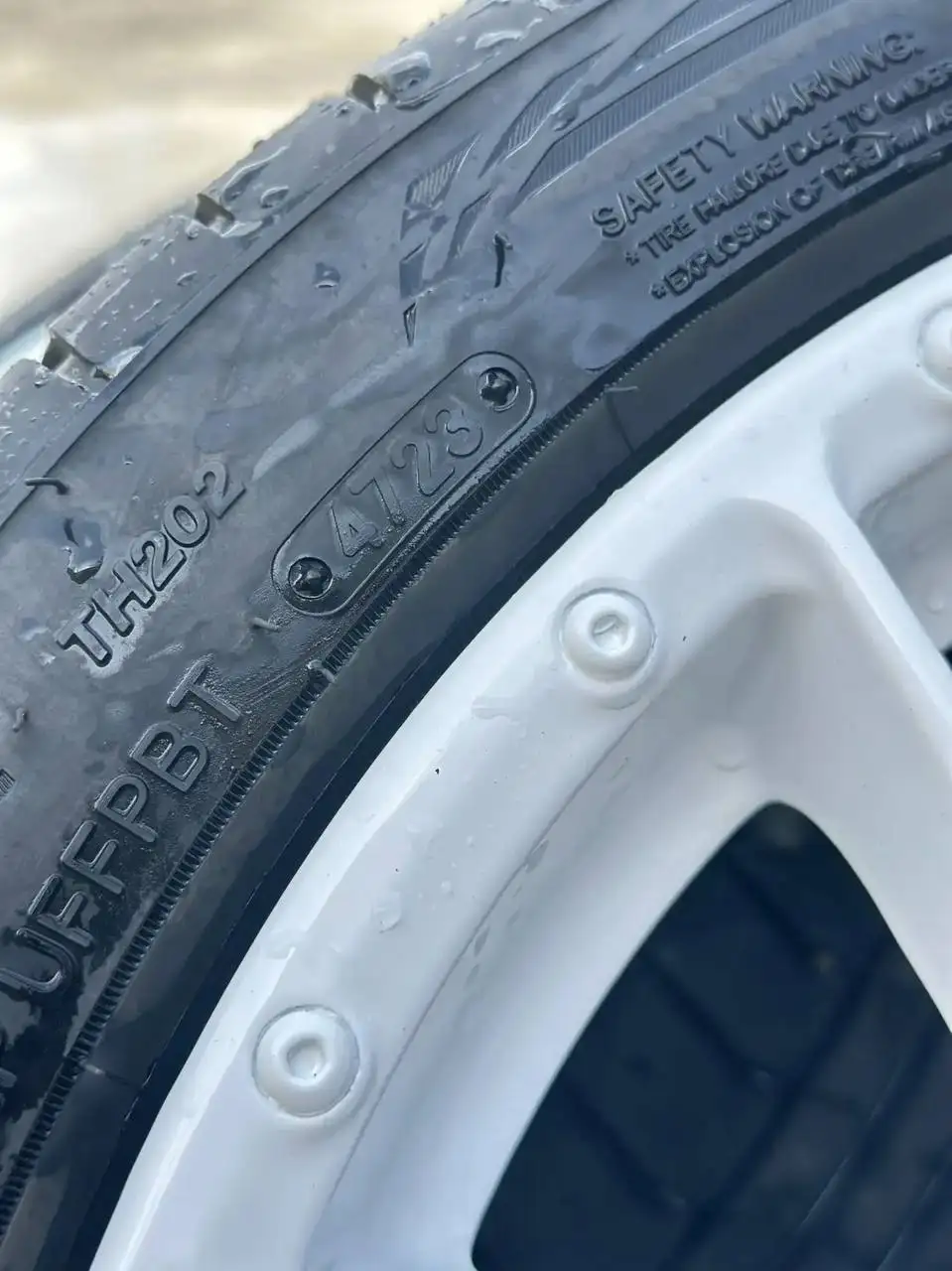 Продам резину 215/45/17 2023 года - Шины и диски (Авто) в Хабаровск