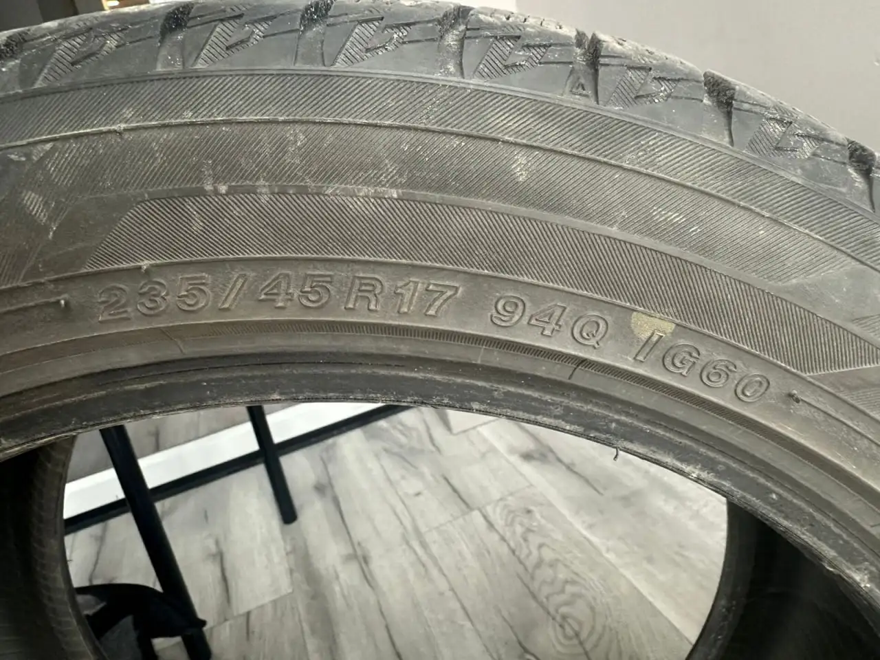 Продажа шин Yokohama Ice Guard IG60 235x45R17 - Шины и диски (Запчасти) в Хабаровск