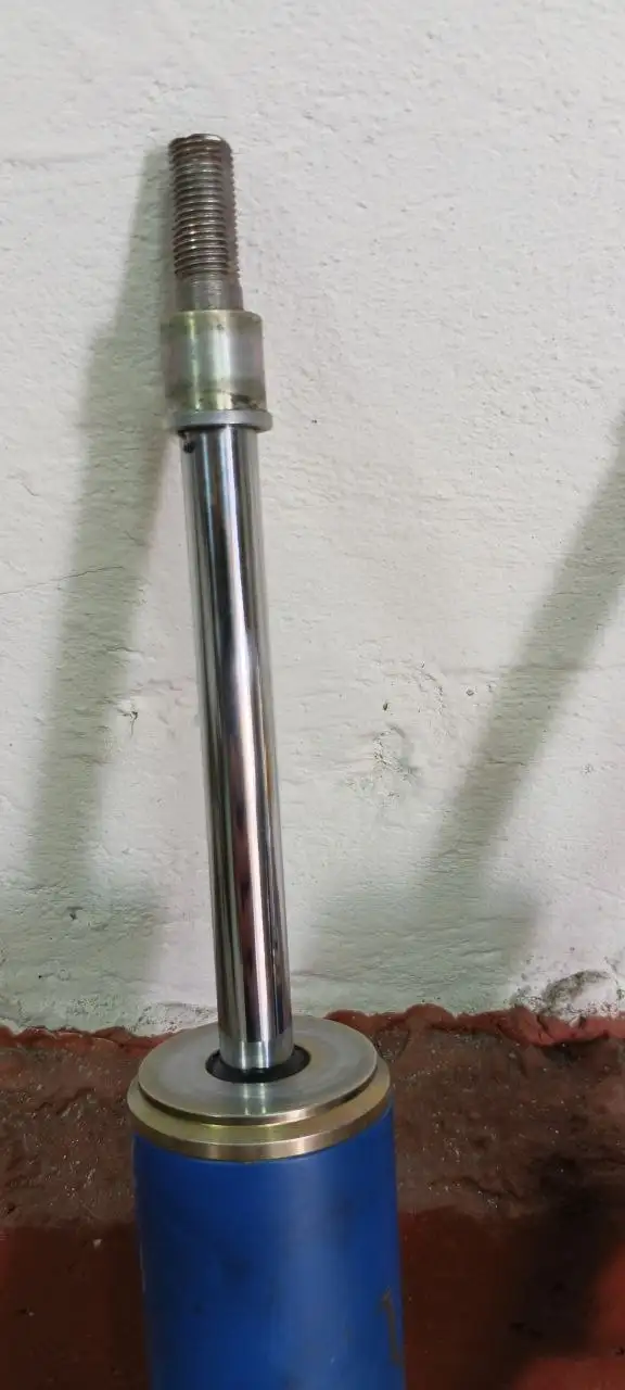 Продам передние стойки Bilstein для Toyota - Автозапчасти (Запчасти) в Хабаровск