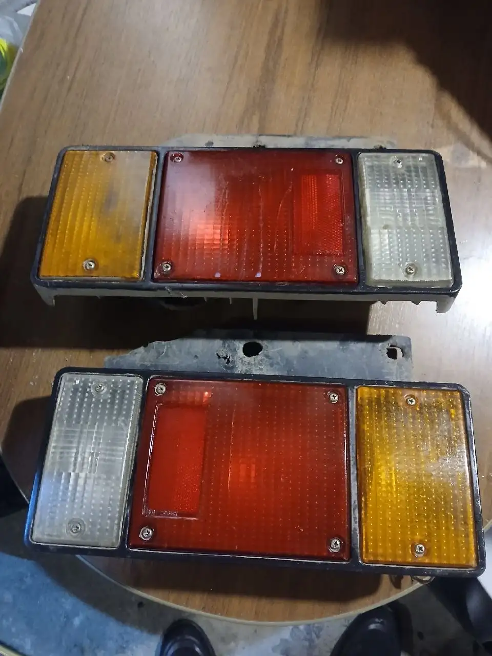 Продам стоп-сигналы на Mitsubishi Canter - Запчасти (Авто) в Хабаровск