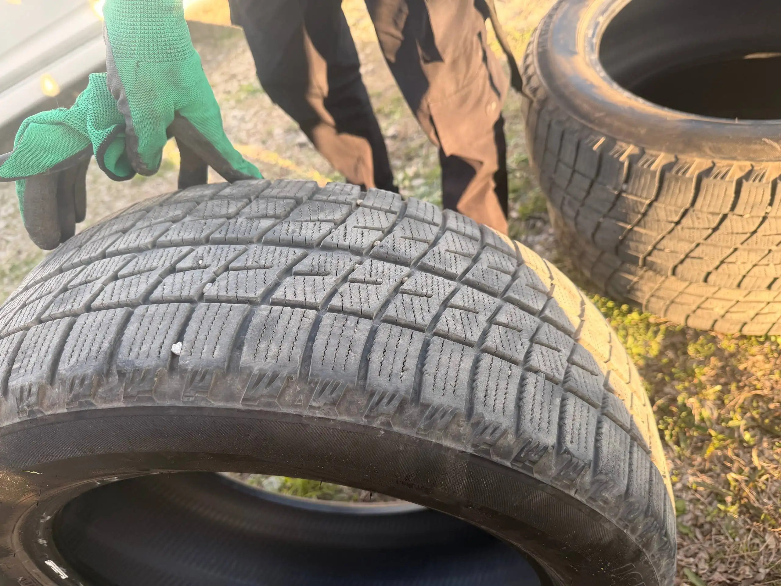 Продам зимние шины 215/55 R17 - Шины (Авто) в Хабаровск