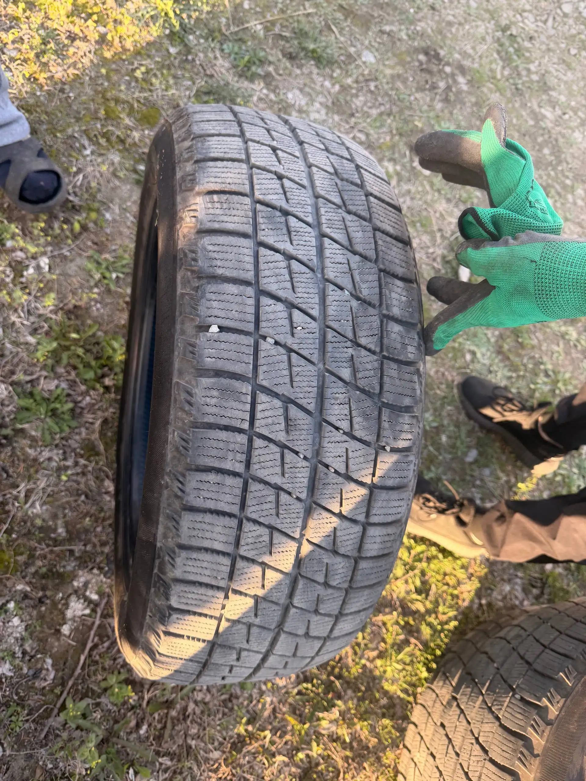 Продам зимние шины 215/55 R17 - Шины (Авто) в Хабаровск