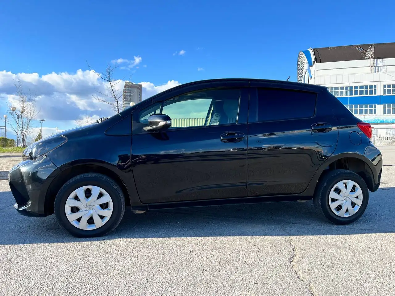 Toyota Vitz 2016 - Авто в Хабаровск