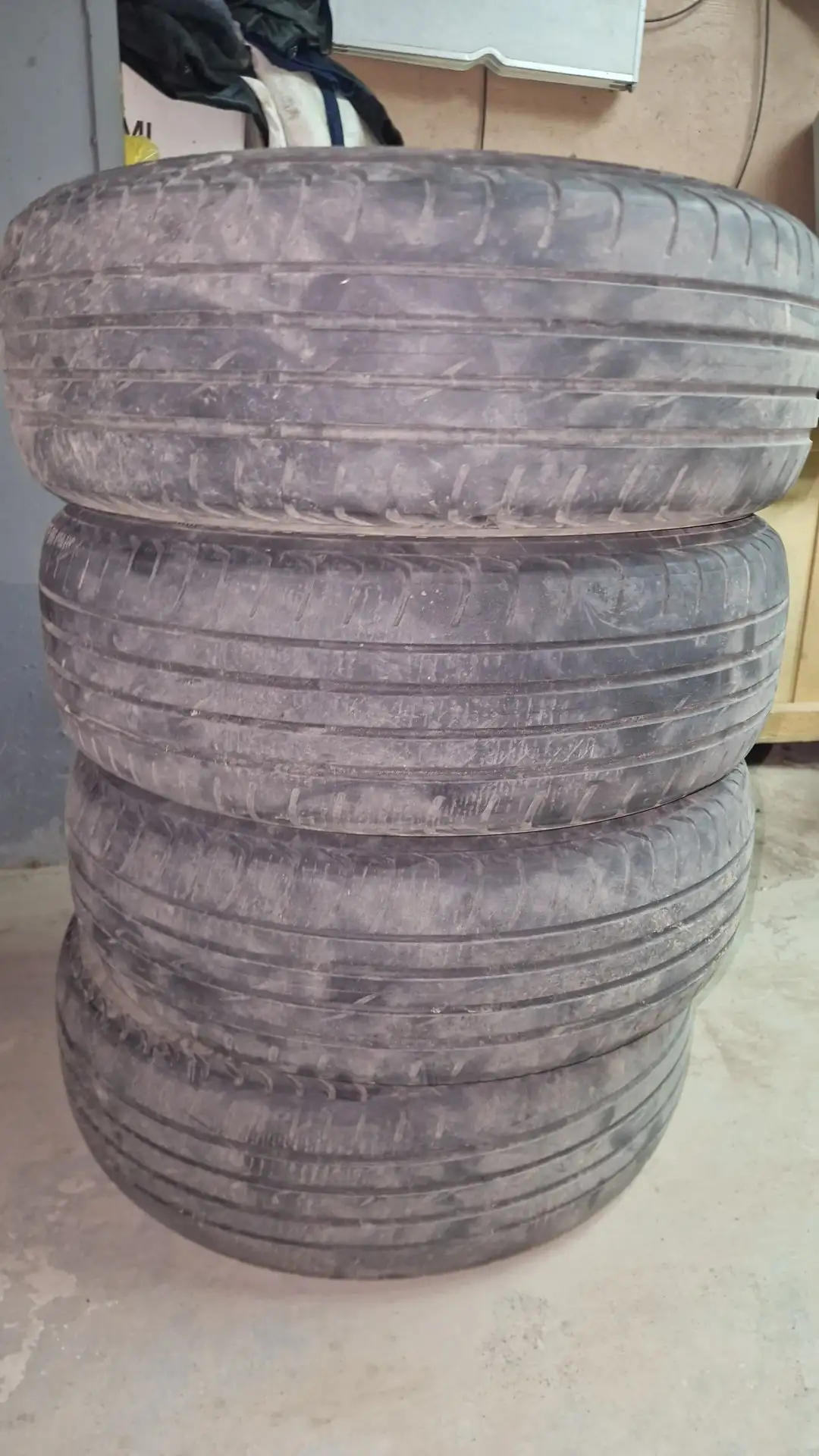 Продам резину Yokohama 185/65R15 - Шины и диски (Авто) в Хабаровск