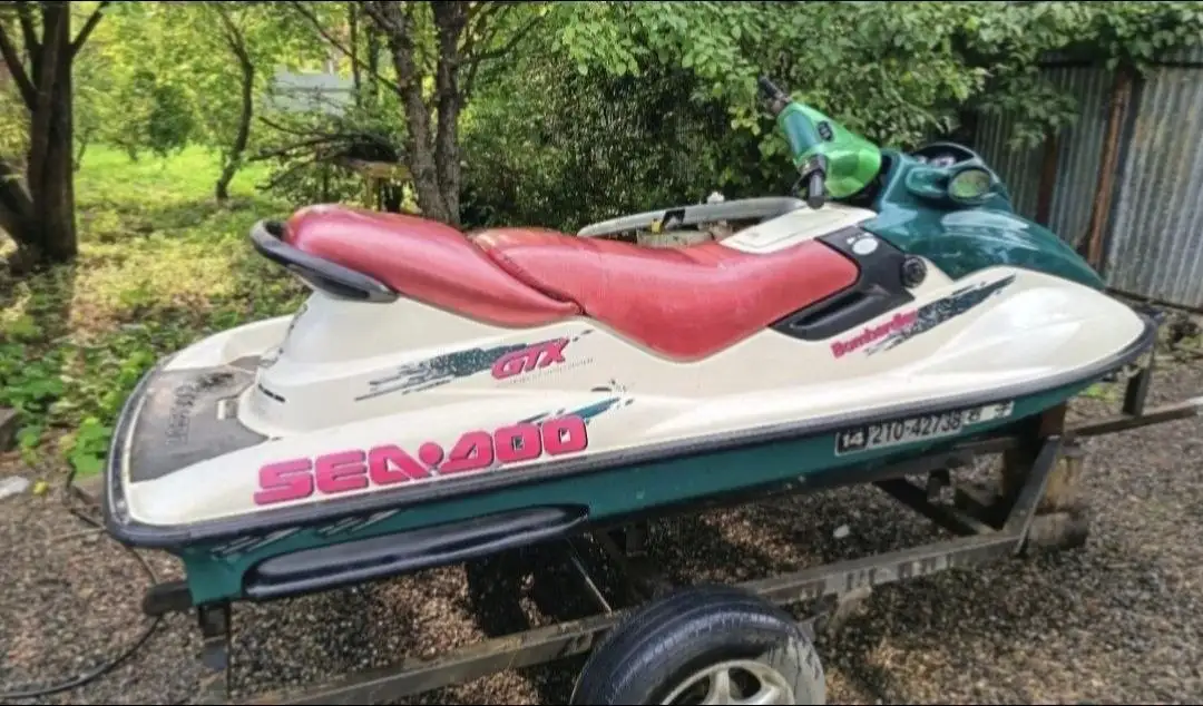 Продам Гидроцикл Sea-Doo bombardir 2001 - Водный транспорт (Авто) в Хабаровск