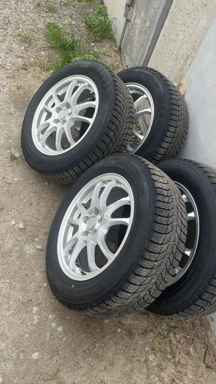 Продам зимние колеса в сборе - Шины и диски (Авто) в Хабаровск