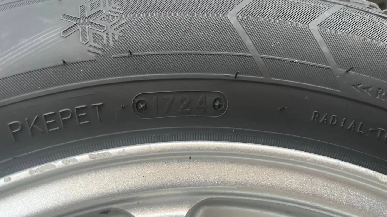Продам зимние колеса в сборе - Шины и диски (Авто) в Хабаровск