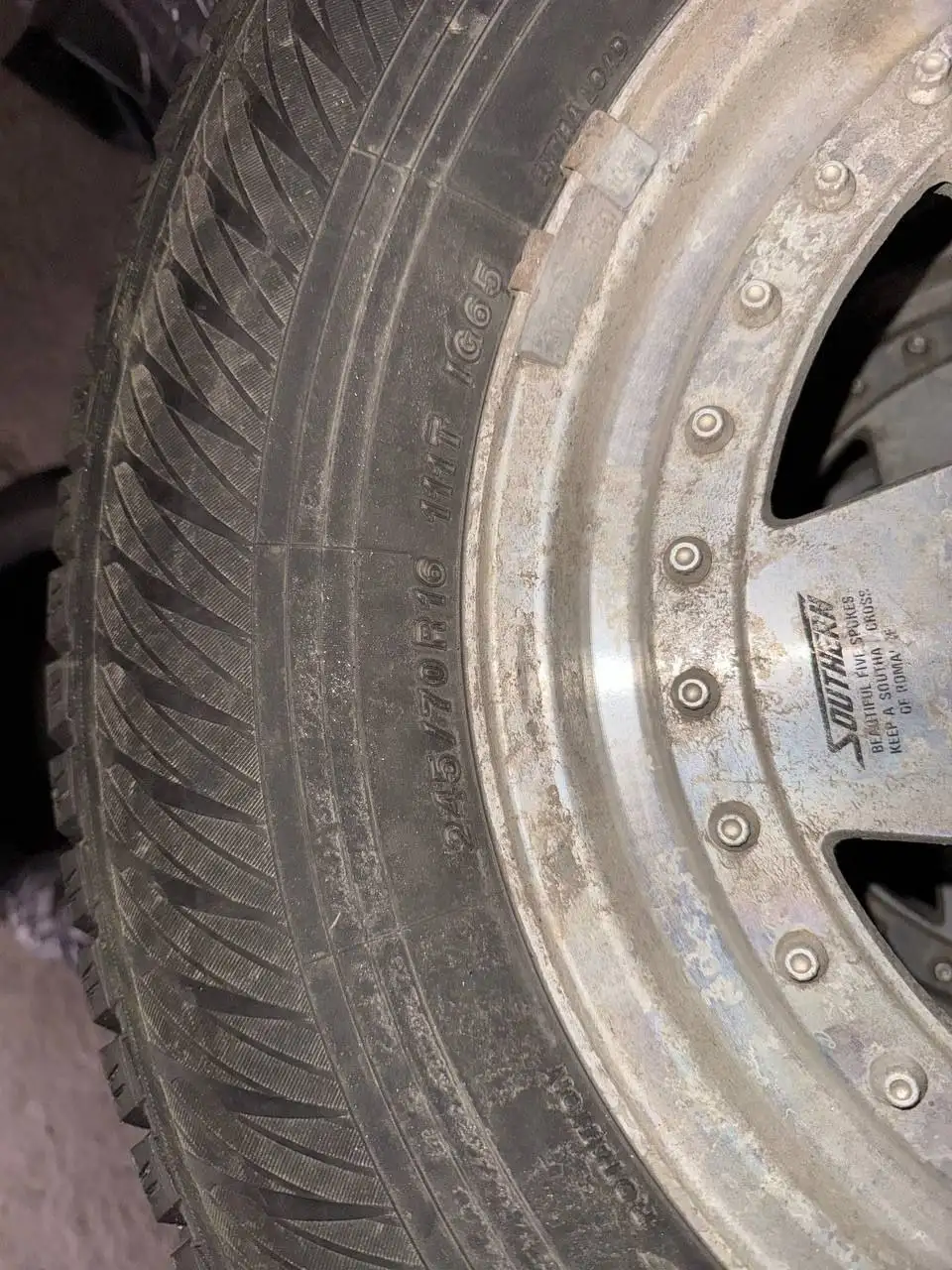 Продам зимнюю резину Yokohama 245/70R16 - Шины и диски (Авто) в Хабаровск