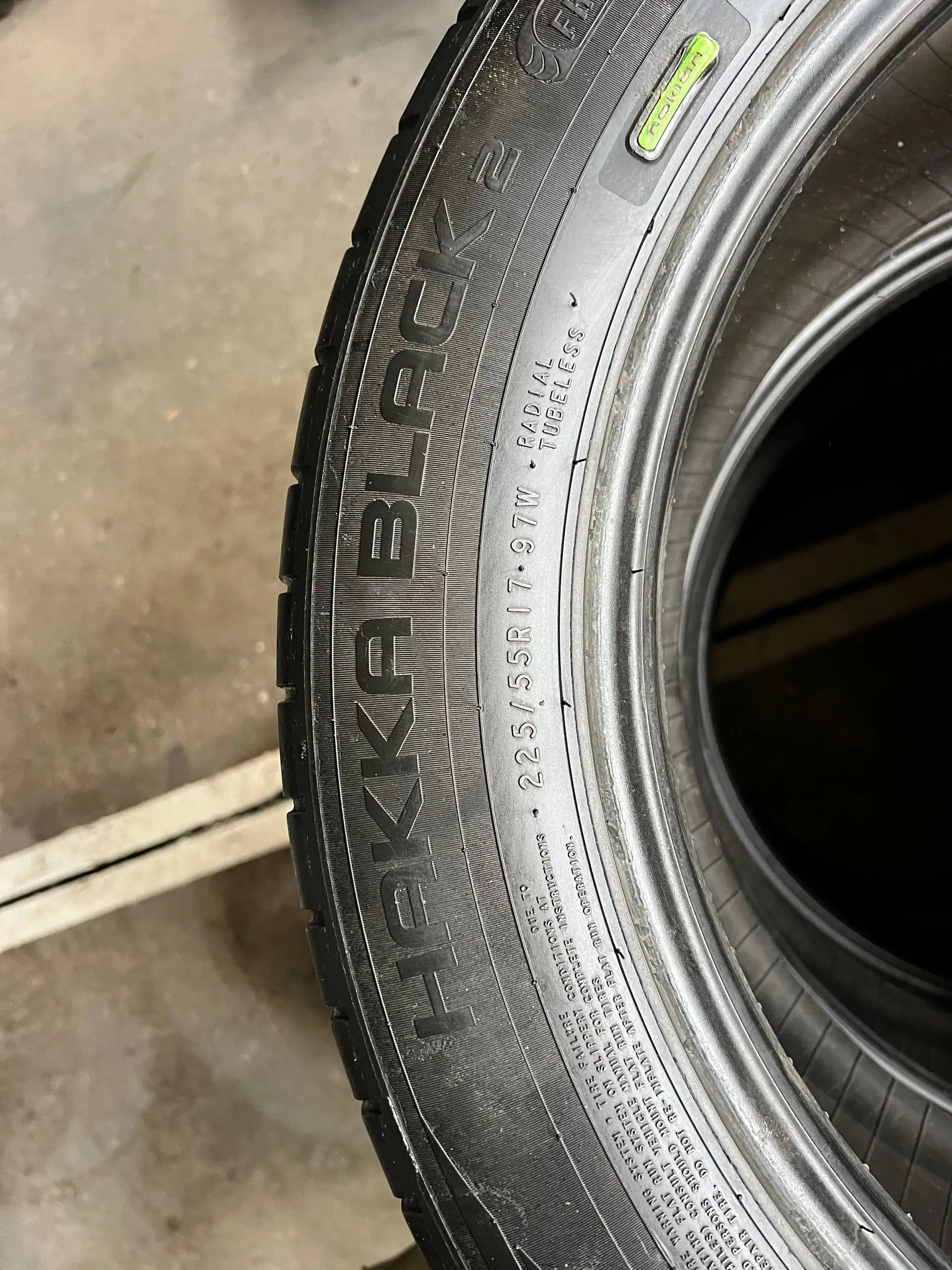 Шины 225/55 R17 - Шины и диски (Запчасти) в Хабаровск