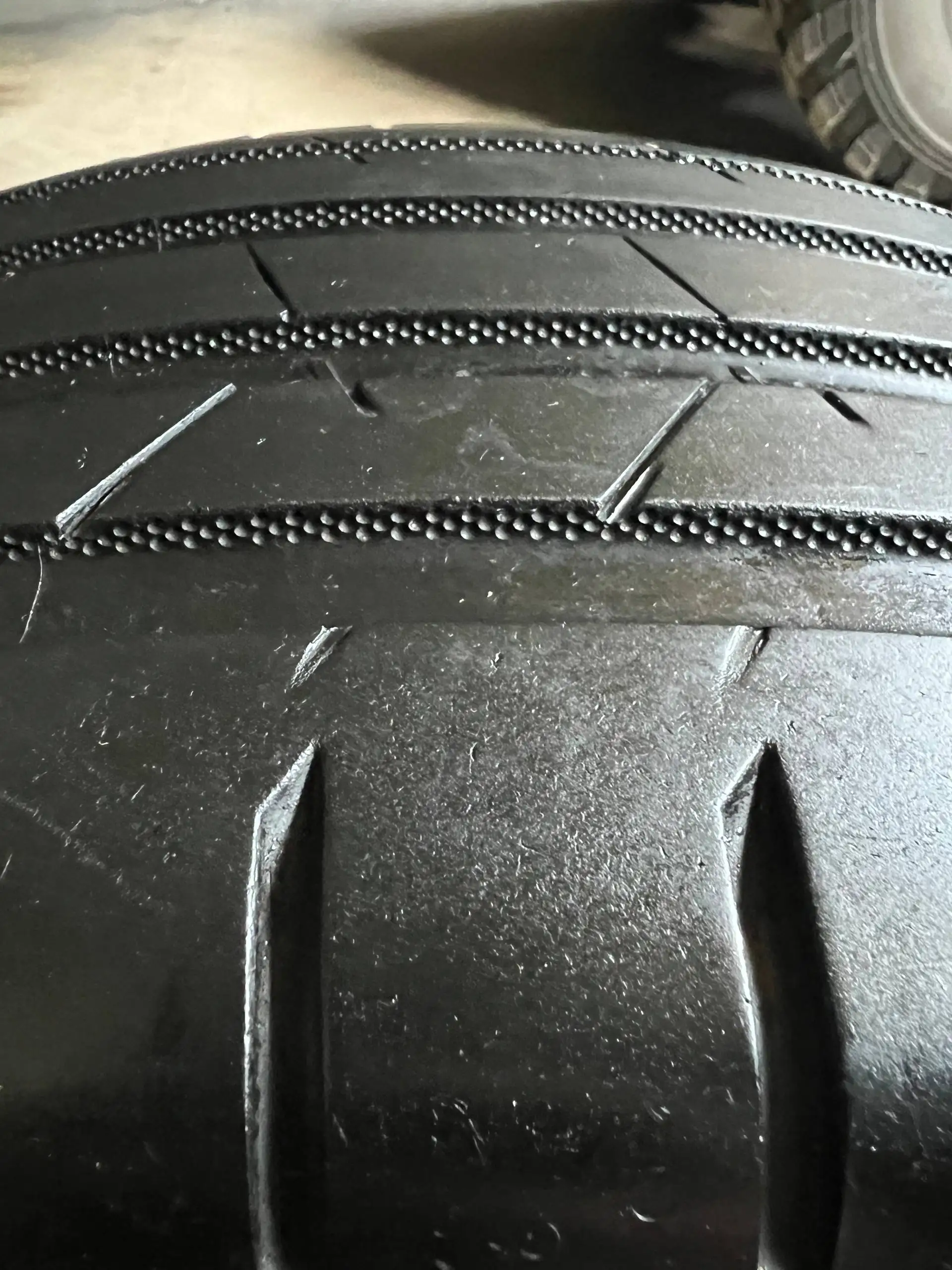 Шины 225/55 R17 - Шины и диски (Запчасти) в Хабаровск