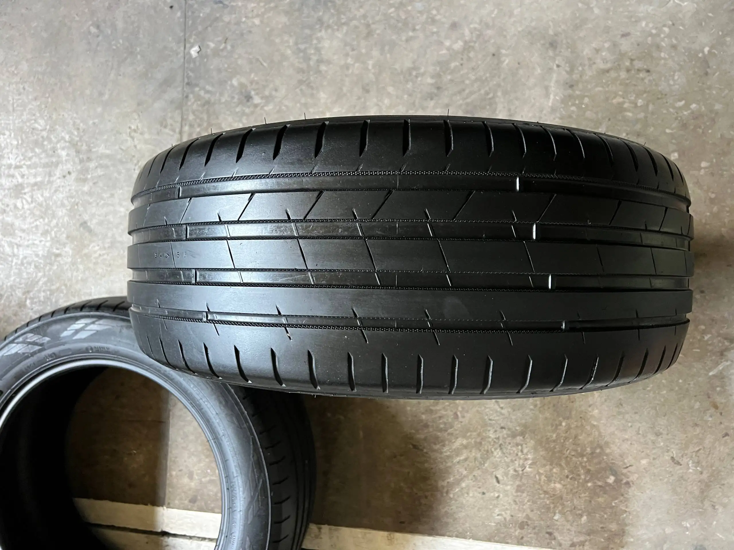 Шины 225/55 R17 - Шины и диски (Запчасти) в Хабаровск
