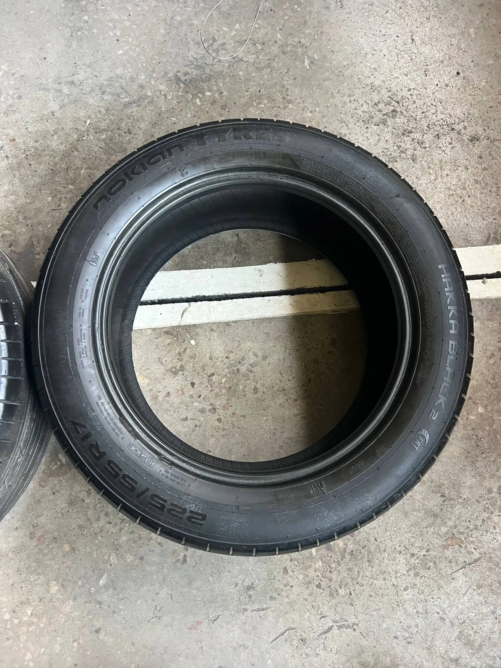 Шины 225/55 R17 - Шины и диски (Запчасти) в Хабаровск