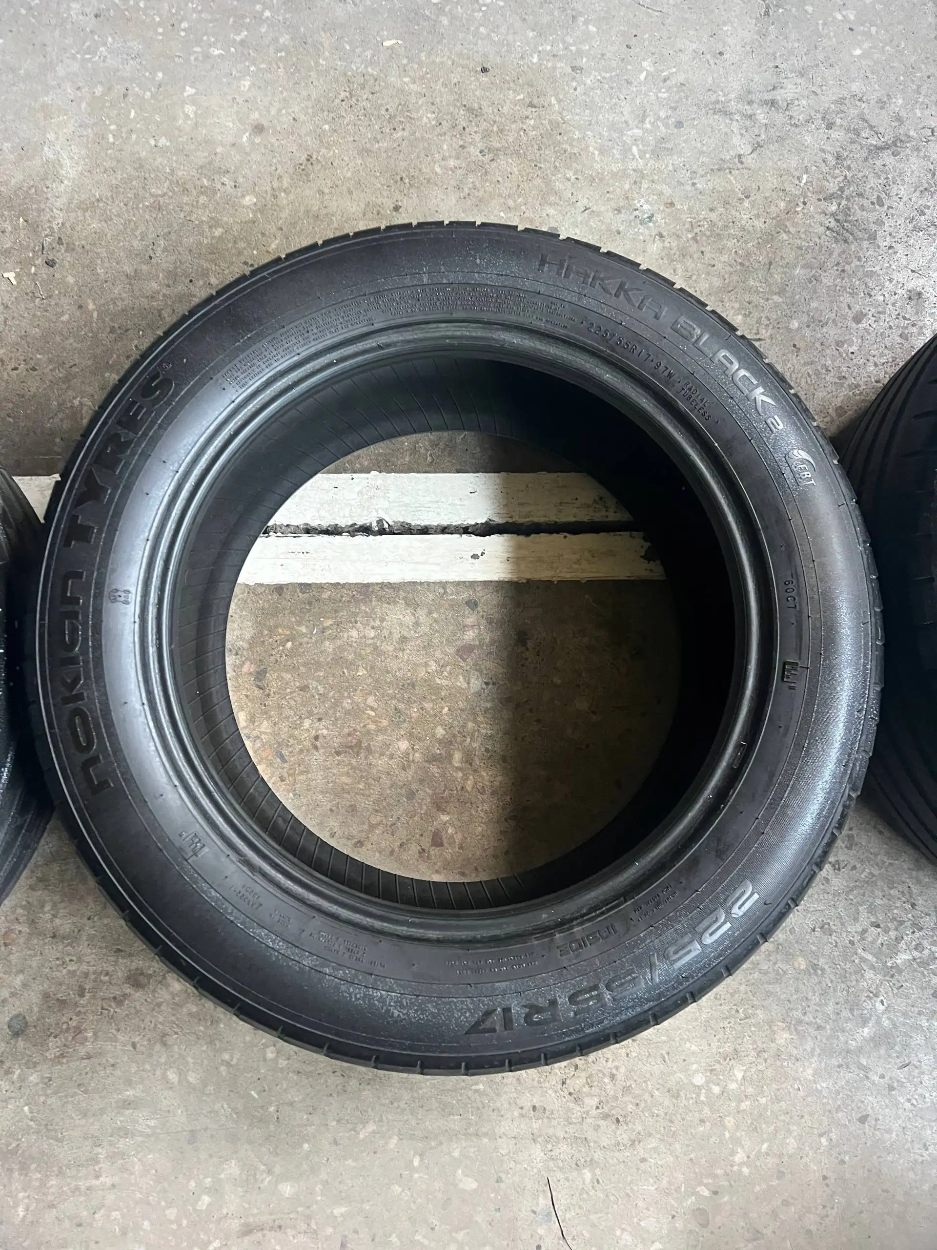 Шины 225/55 R17 - Шины и диски (Запчасти) в Хабаровск