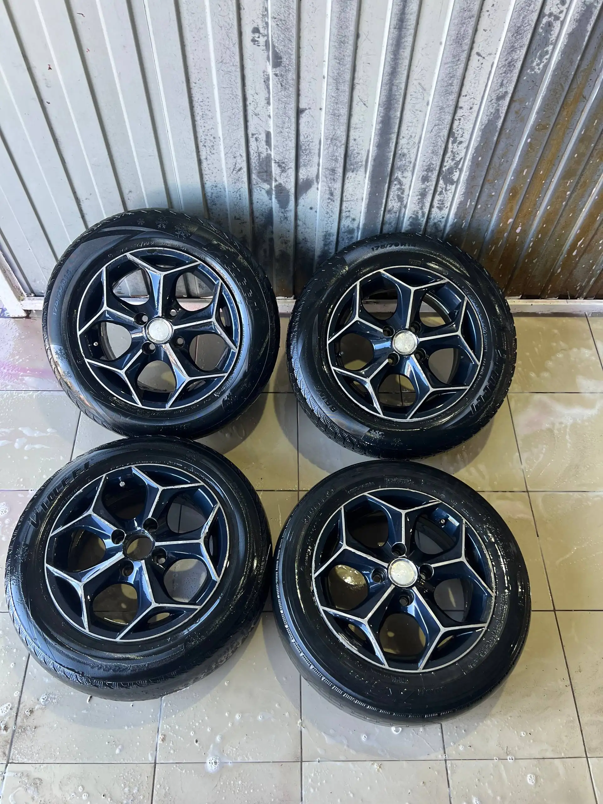 R14 4*100 резина на мусор - Шины и диски (Авто) в Хабаровск