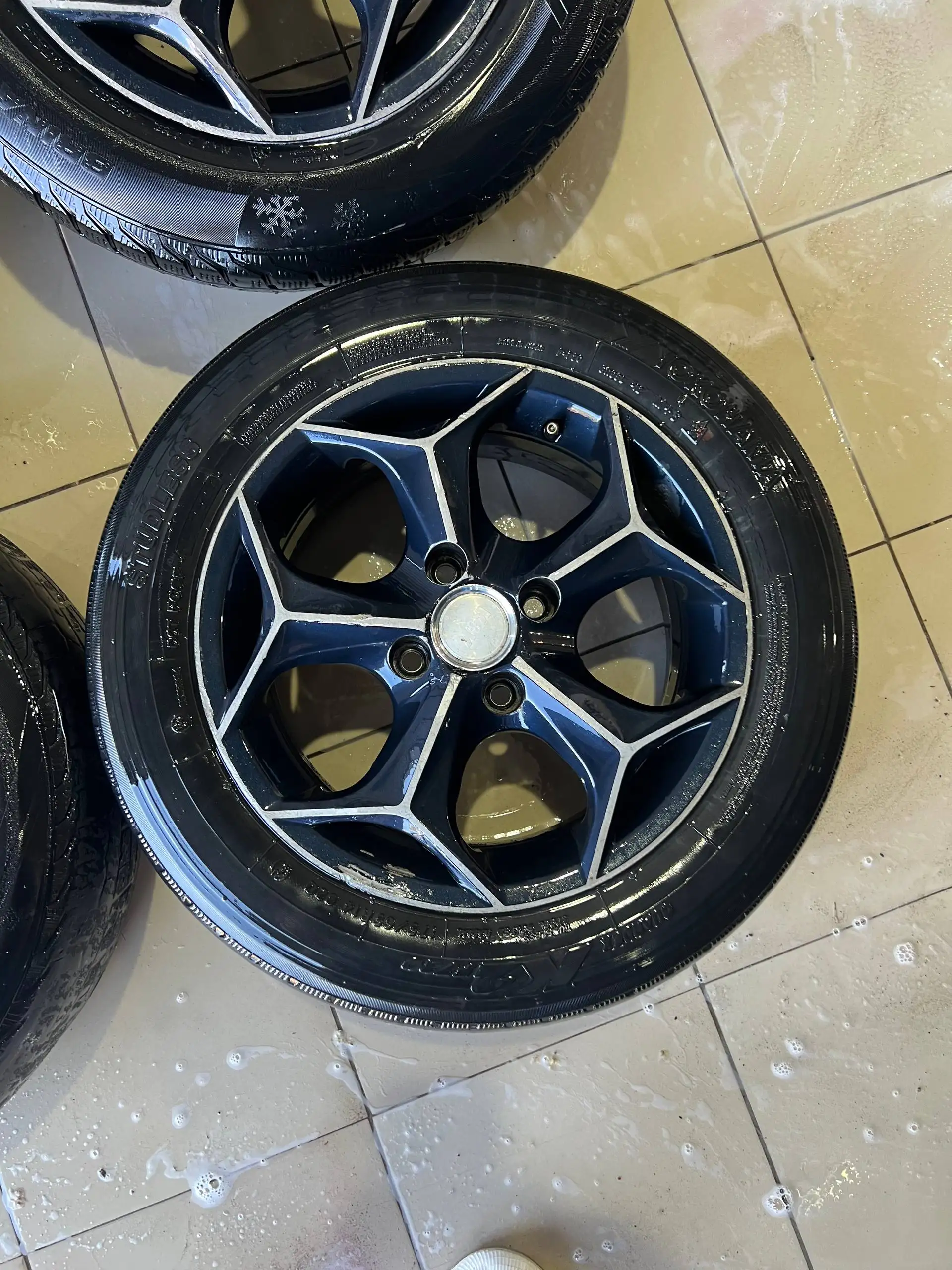 R14 4*100 резина на мусор - Шины и диски (Авто) в Хабаровск