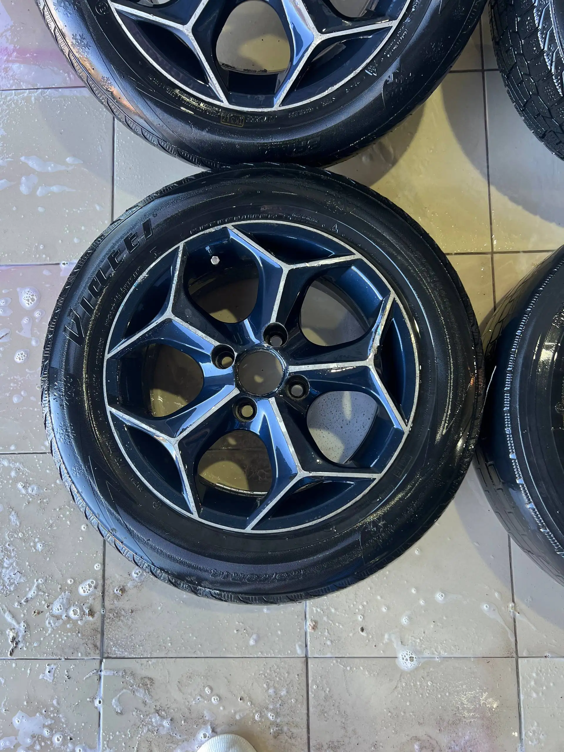 R14 4*100 резина на мусор - Шины и диски (Авто) в Хабаровск