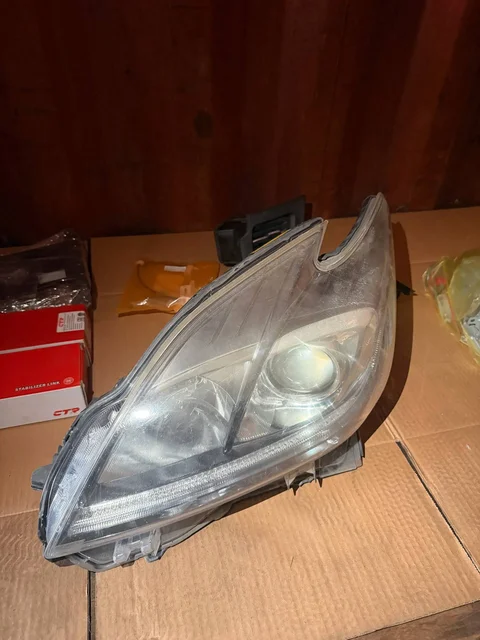 Фара Toyota Prius 30 - Авто в Хабаровск