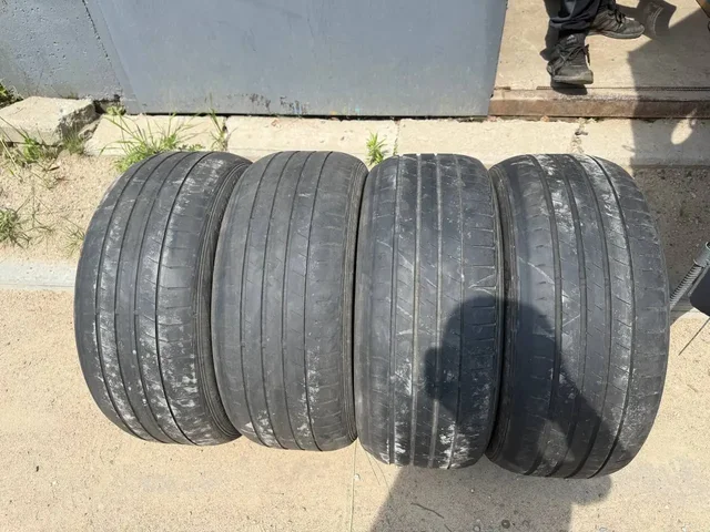 Продам резину Dunlop 225/50 R17 на докатку - Авто в Хабаровск