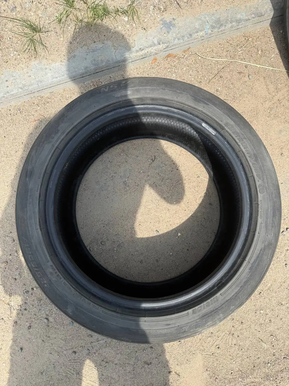 Продам резину Dunlop 225/50 R17 на докатку - Шины и диски (Авто) в Хабаровск