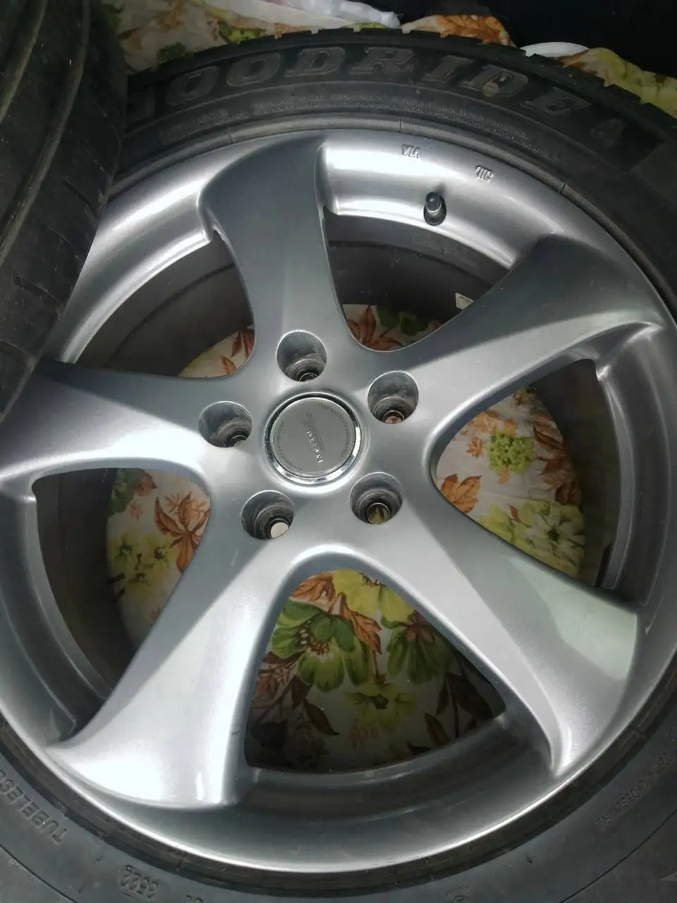 Продам диски Bridgestone Toprun 5x114,3 с резиной - Шины и диски (Авто) в Биробиджан