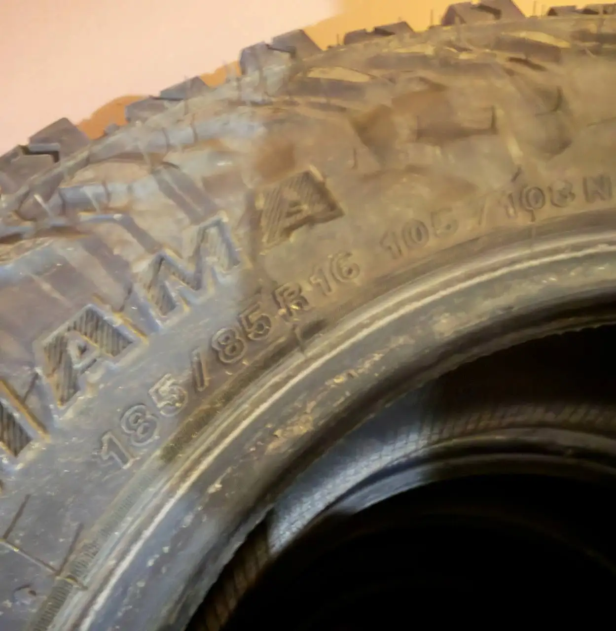 Шины Yokohama 185/85R16 - Шины (Авто) в Хабаровск