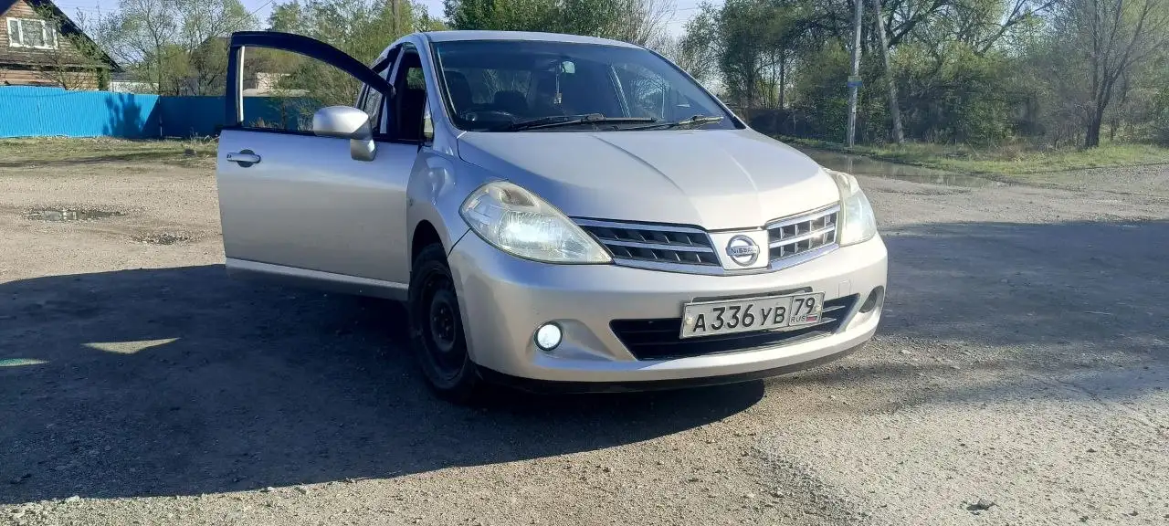 Продам Nissan Tiida Latio 2010 - Легковые автомобили (Авто) в Биробиджан