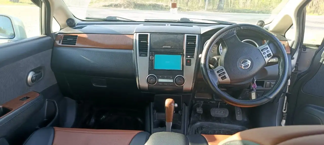 Продам Nissan Tiida Latio 2010 - Легковые автомобили (Авто) в Биробиджан