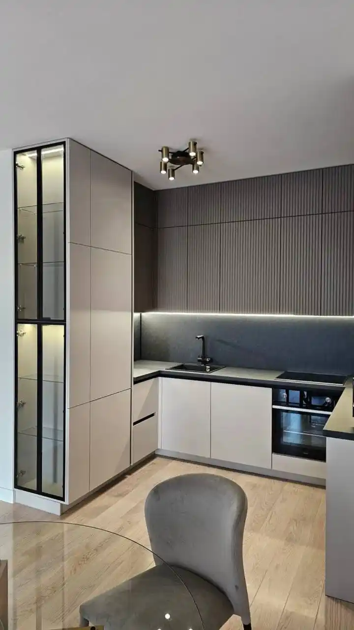 Уникальный интерьер с корпусной мебелью