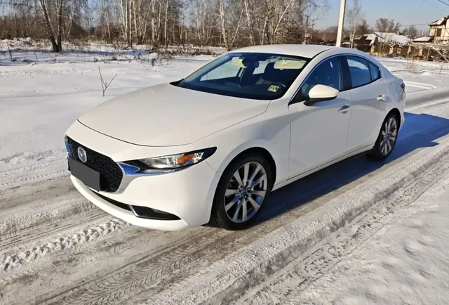 Продажа Mazda 3 2020 года в идеальном состоянии - Грузовики в Казань