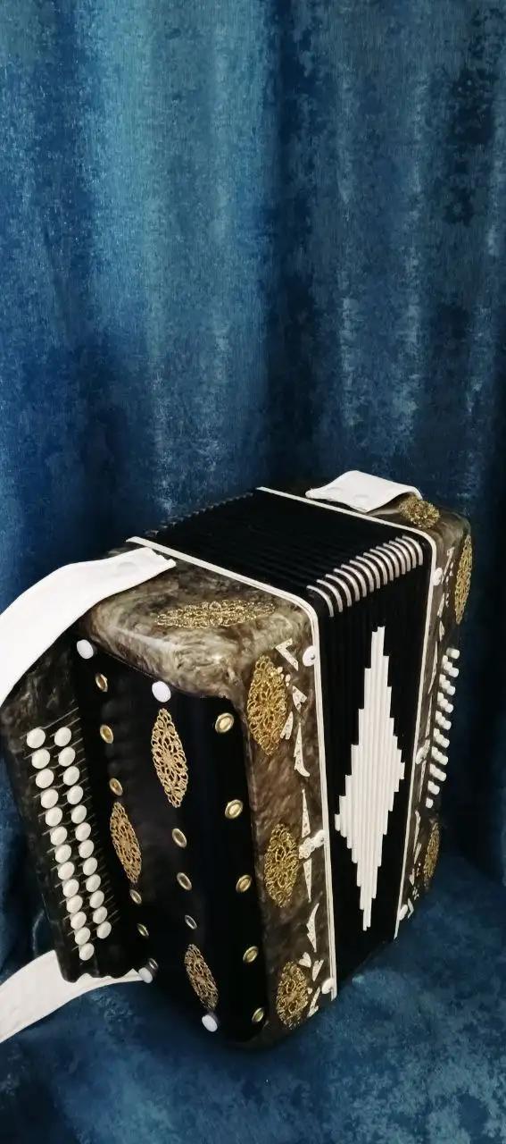 Шикарная гармонь Беларусь с новыми ремнями и решетками - Музыкальные инструменты (Хобби и отдых) в Казань
