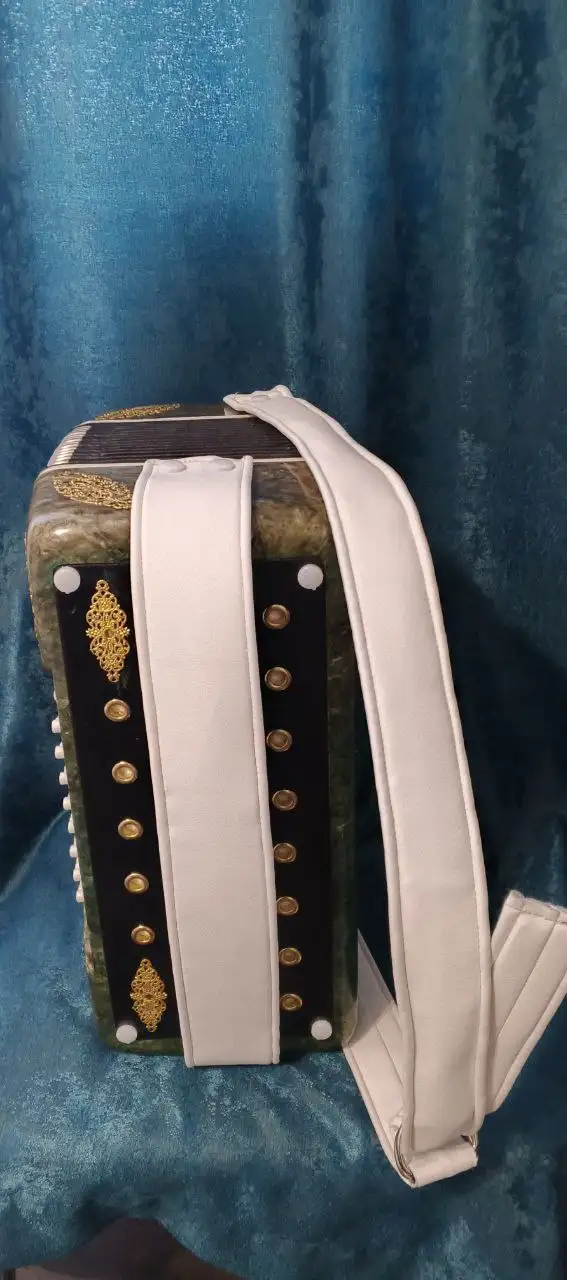 Шикарная гармонь Беларусь с новыми ремнями и решетками - Музыкальные инструменты (Хобби и отдых) в Казань