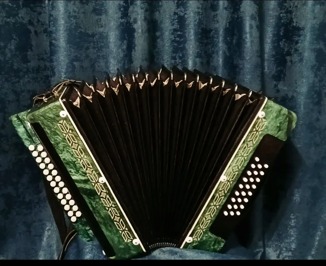 Продажа гармони Беларусь в отличном состоянии - Музыкальные инструменты (Барахолка) в Казань