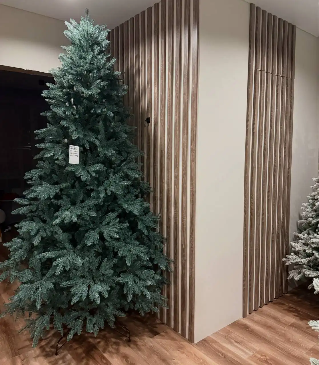 Продажа премиальных искусственных елей