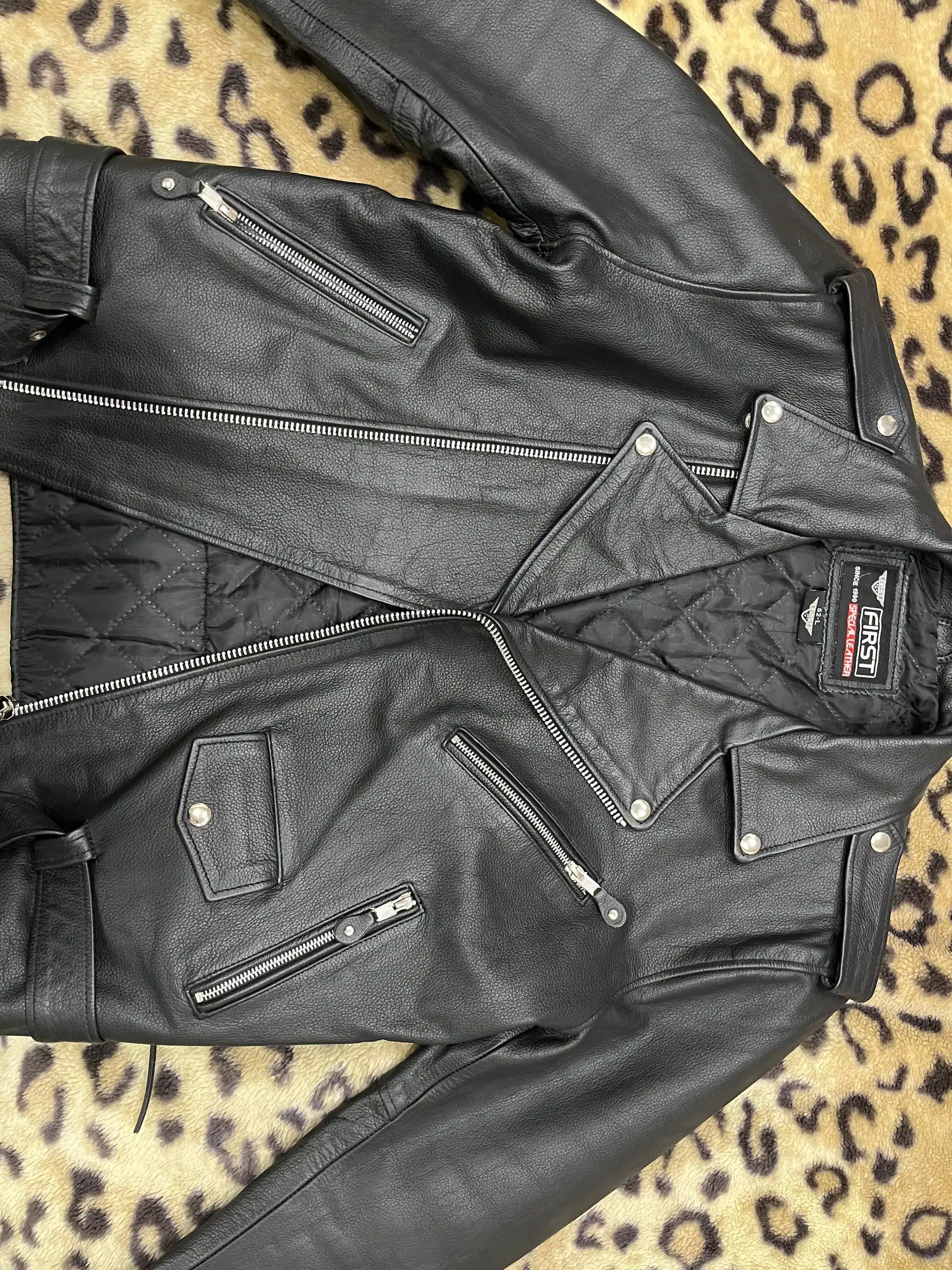 Продажа кожаной куртки First 52 размер