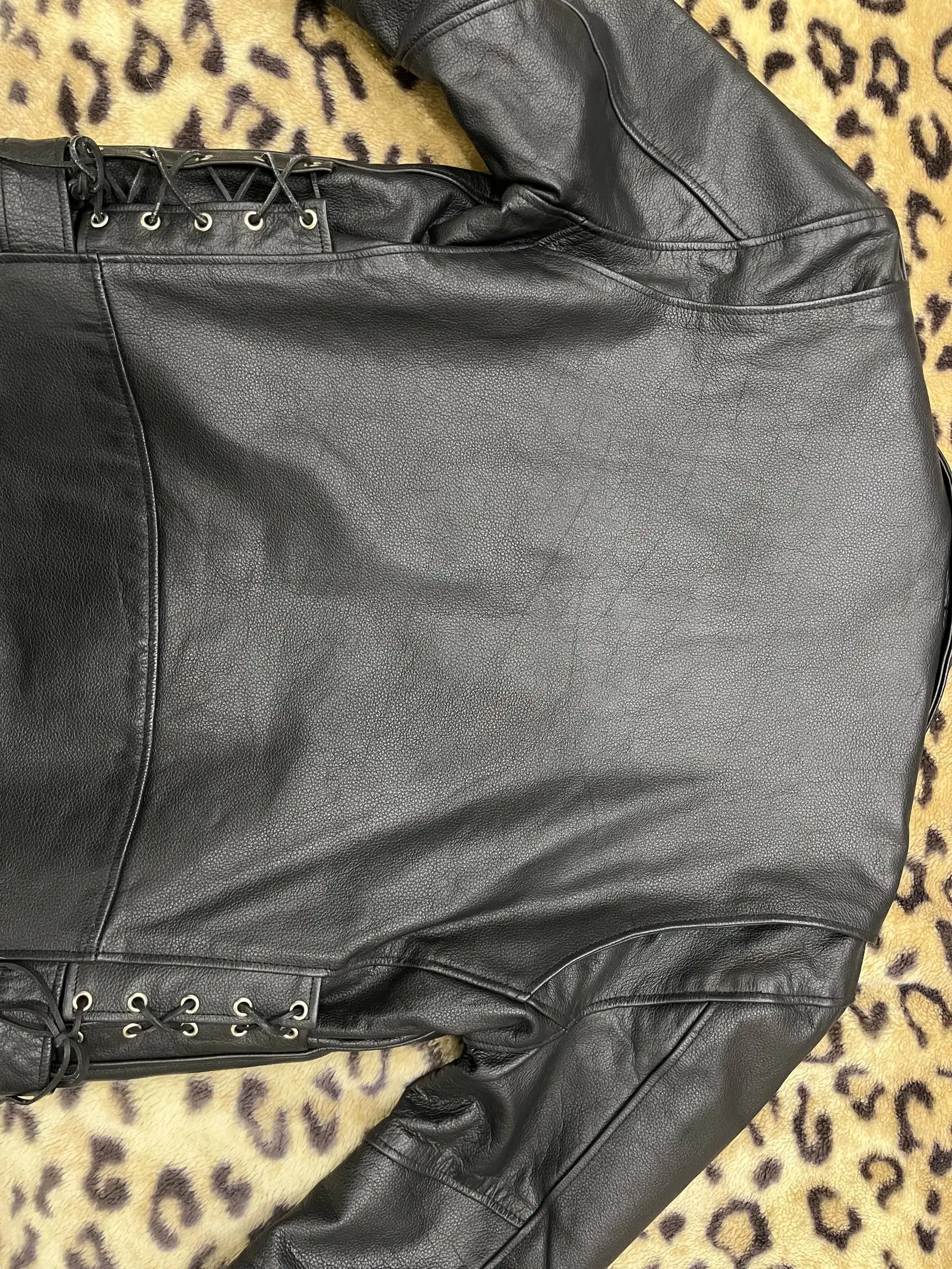 Продажа кожаной куртки First 52 размер