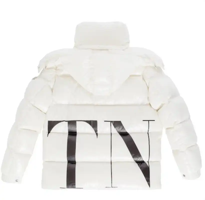 Пуховик в духе VALENTINO x MONCLER