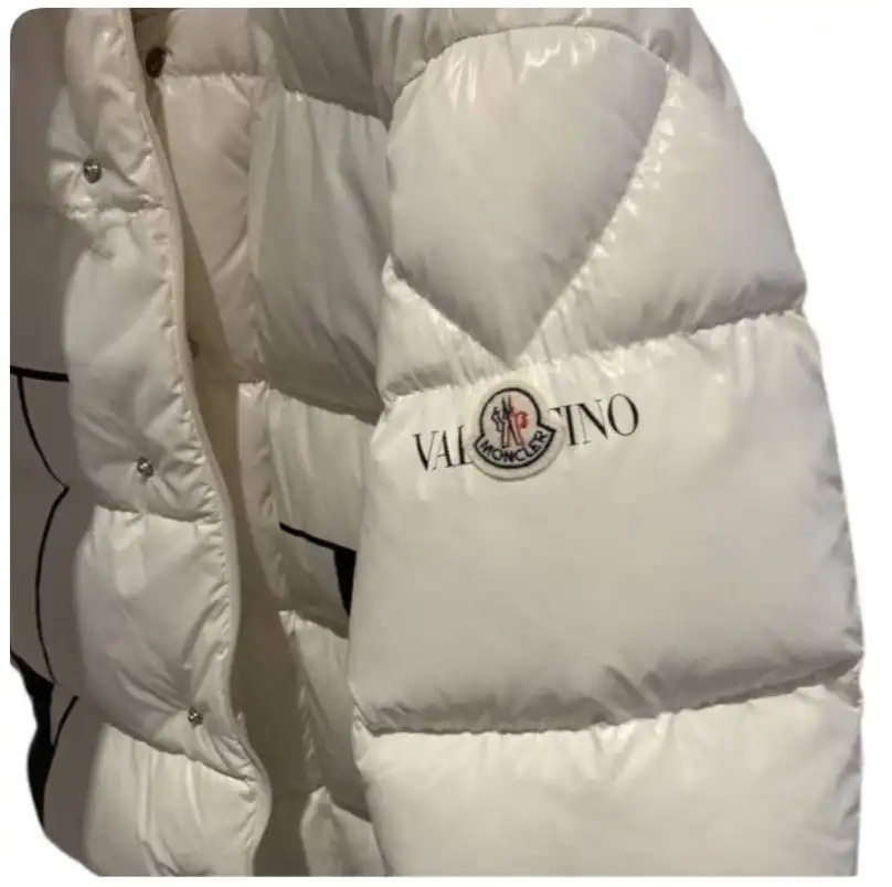 Пуховик в духе VALENTINO x MONCLER