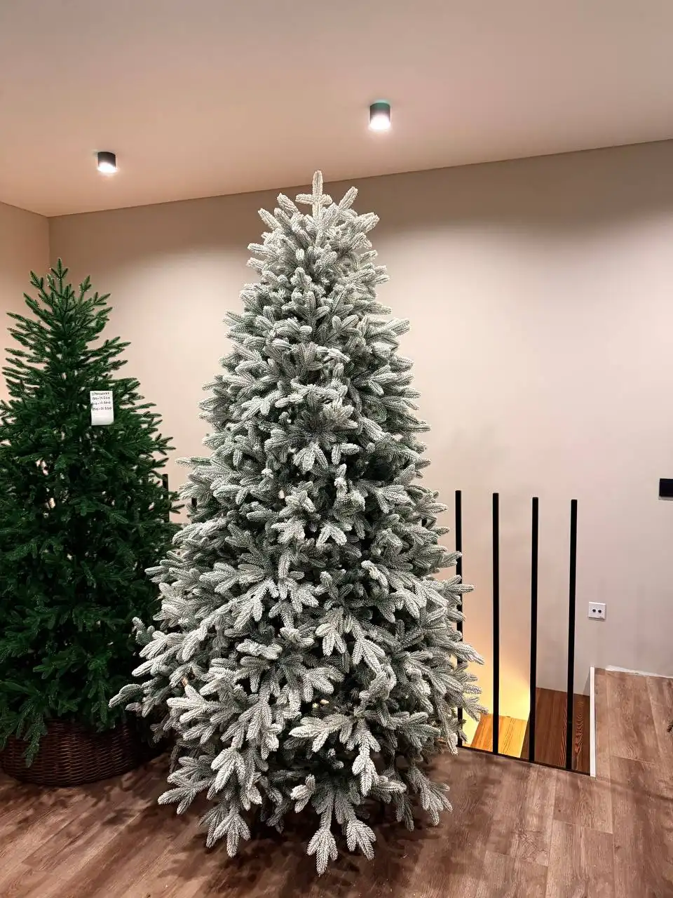 Распродажа искусственных елок