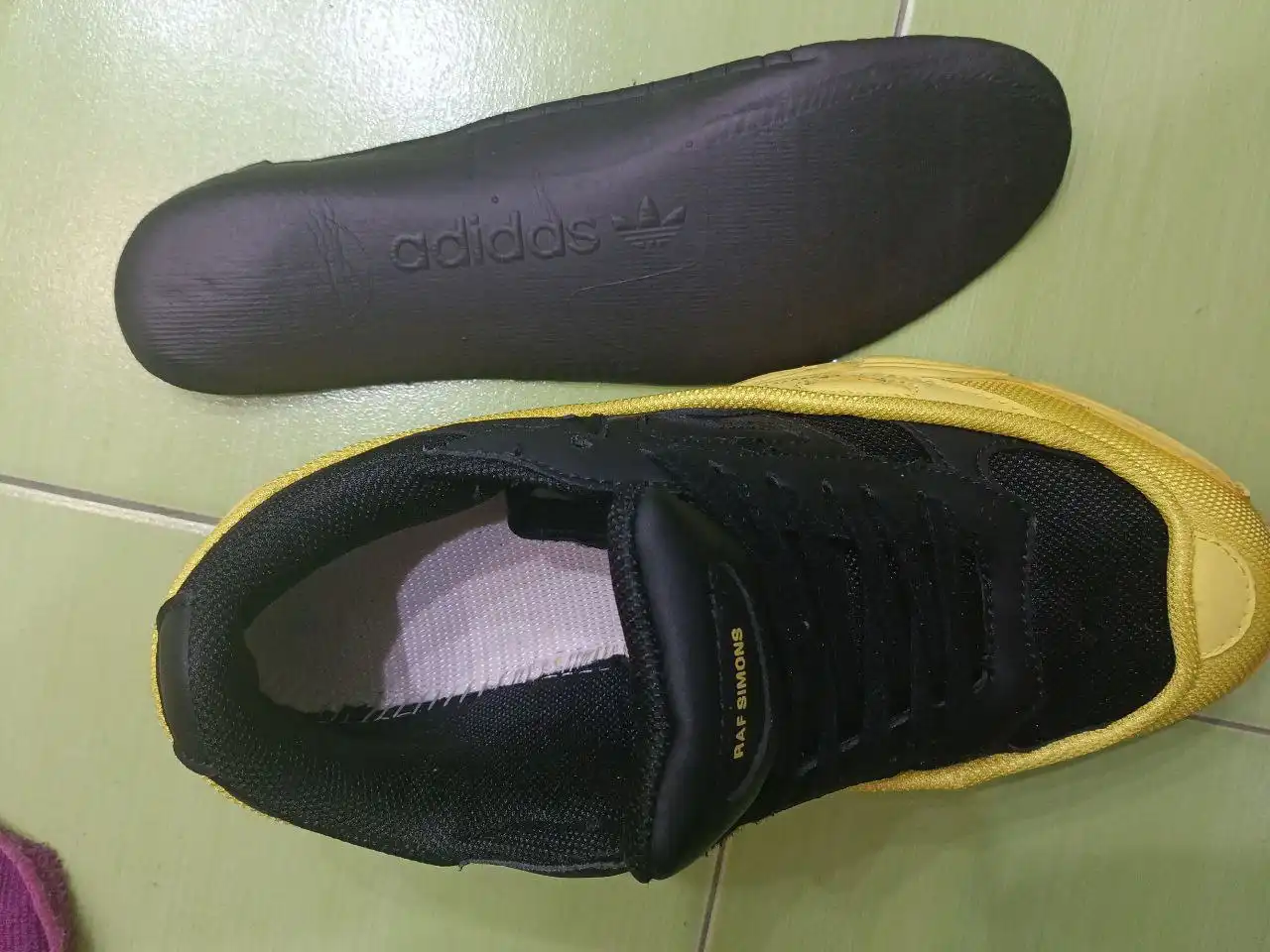 Продам adidas RAF Simons ozweego 2