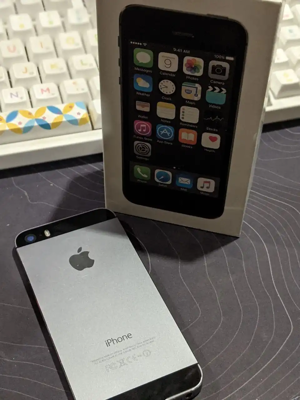 Продам iPhone 5s 16GB полный комплект